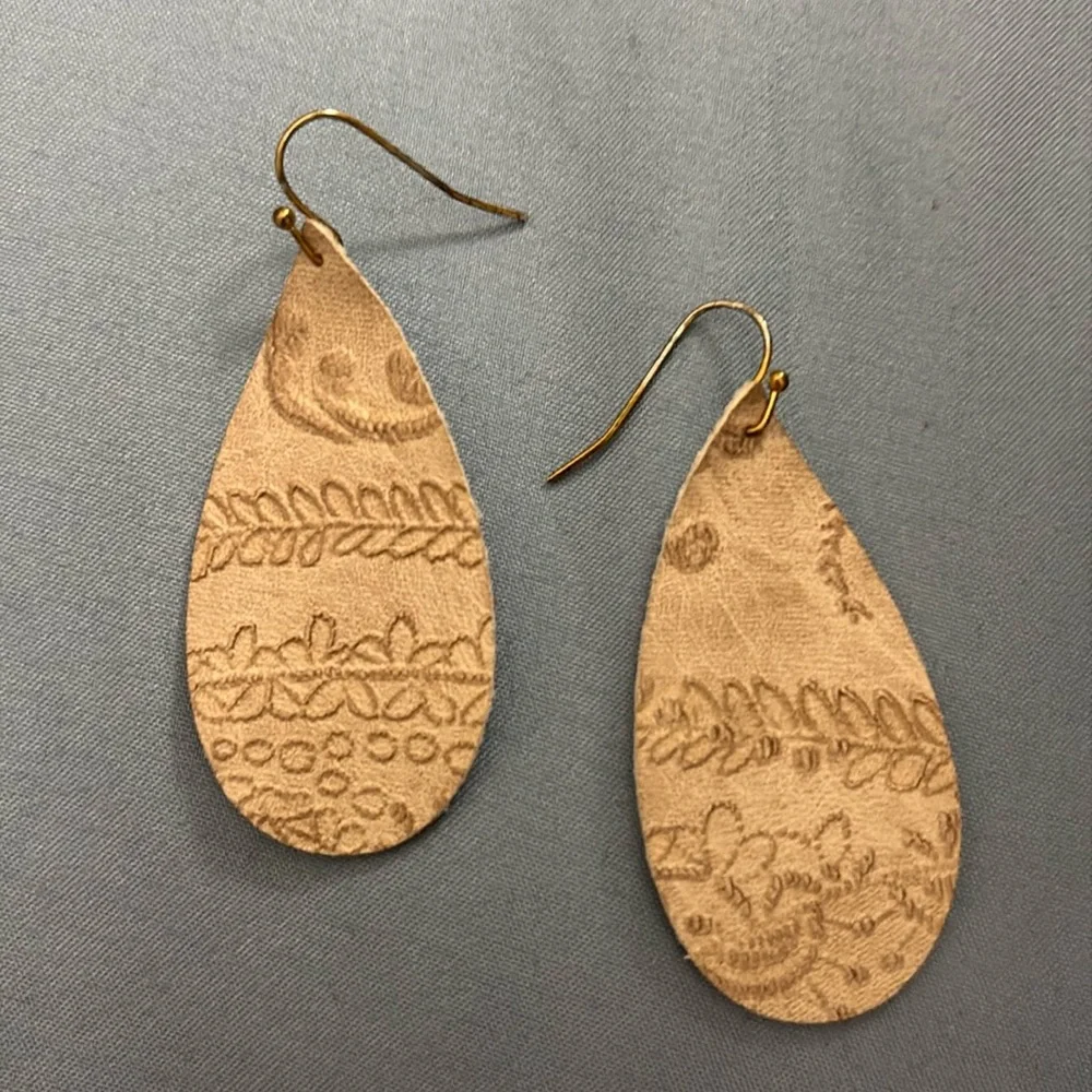 Leather Teardrop Earrings Bundle Christmas Holiday Winter Fall - Picture 5 of 9